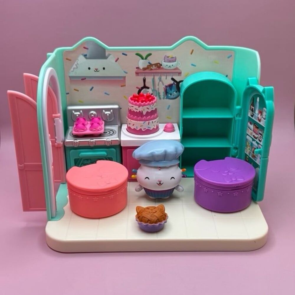 GABBY’S DOLLHOUSE Bakey with Cakey Kitchen Playset COMPLETE (Bx 10)